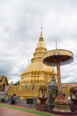 Antik pgodalar mavi gökyüzünde..