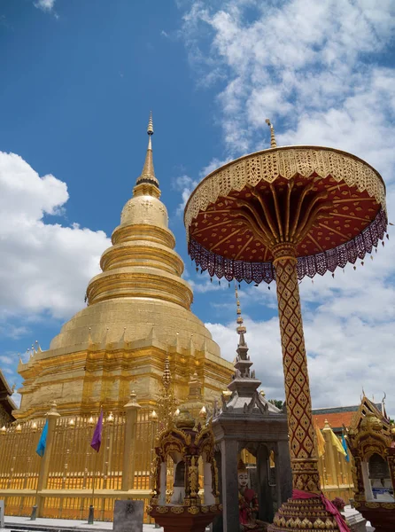 De oude pagodes zijn in de blauwe hemel. — Stockfoto