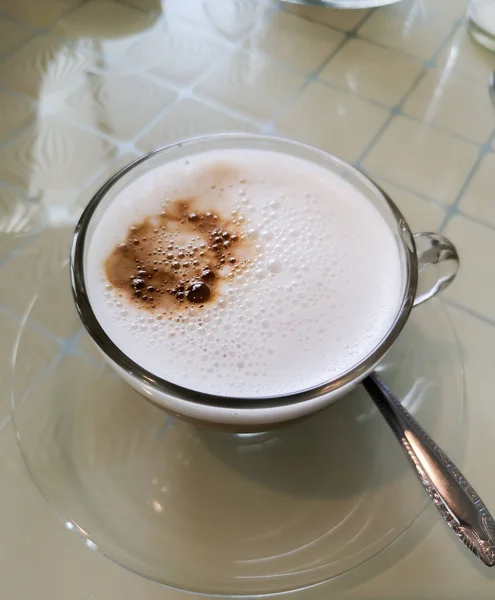 Café com leite branco, delicioso pela manhã — Fotografia de Stock