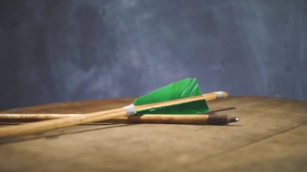 Rotating Old Green Wooden Arrow Wooden Table Beautiful Dark Background — Stock Video