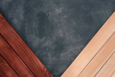 Yeni ahşap arka plan ve koyu mavi duvar doku