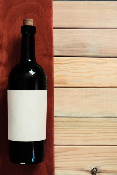 Bottiglia Nera Vino Rosso Tavolo Legno Bellissimo Sfondo — Foto Stock