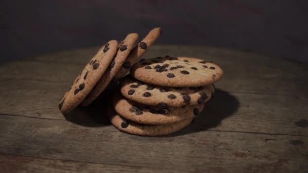Cookie Csokoládé Morzsa Fából Készült Tábla 360 Fokos Forgás Gyönyörű — Stock videók