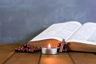 İncil'de eski bir tablo açın. Güzel arka plan. Din kavramı.