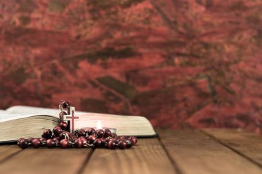 İncil'de eski bir tablo açın. Güzel arka plan. Din kavramı.