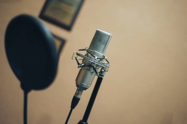 Ses mikrofon studio arka plan.