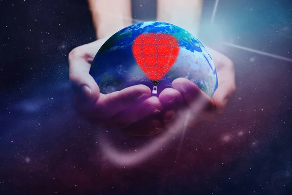 我们的世界在人类的手中和气球中 混合媒体 — 图库照片