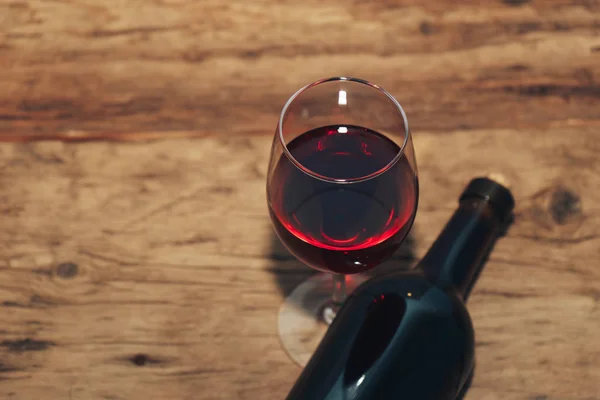 Bouteille Vin Rouge Verre Vin Sur Une Vieille Table Bois — Photo