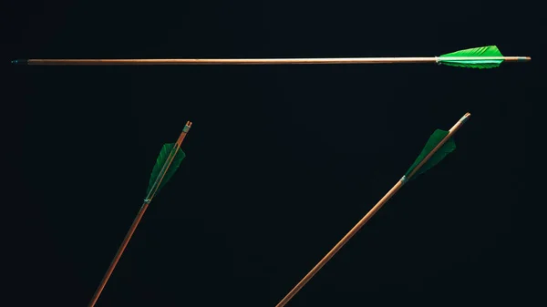 Tres Flechas Madera Una Volando Hermoso Fondo Smog Las Armas — Foto de Stock