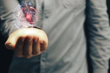 Hücre bölünmesi ve atom tutan eller. Bulutsusu toz. Karışık teknik.