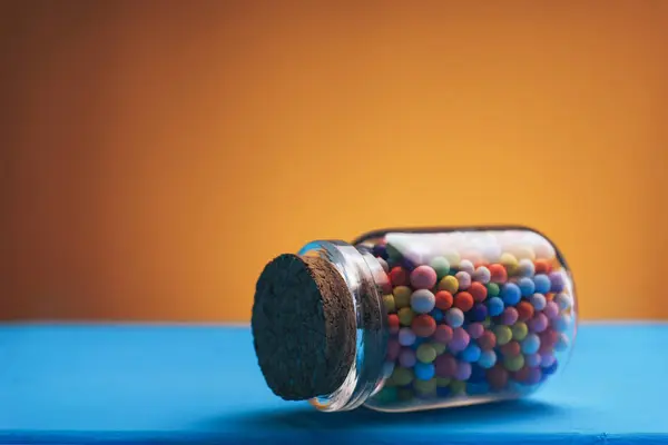 Çok Renkli Preparatlar Küçük Şişe Vitaminler Boyalar Lezzet Arttırıcılar Besin — Stok fotoğraf