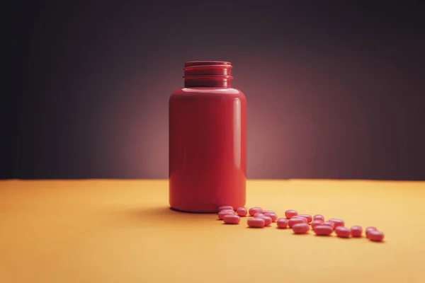 Gyönyörű Rózsaszín Üveg Rózsaszín Tabletták Narancssárga Háttérrel — Stock Fotó