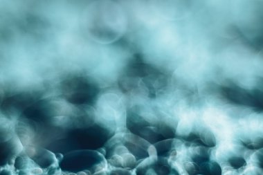 Bir deniz mavisi arka plan üzerinde güzel bokeh.