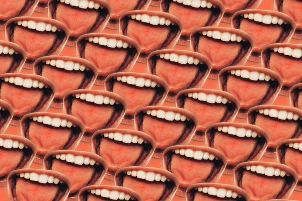 Genç adam yaklaşan bir dil gösteriyor. Yaratıcı arkaplan.