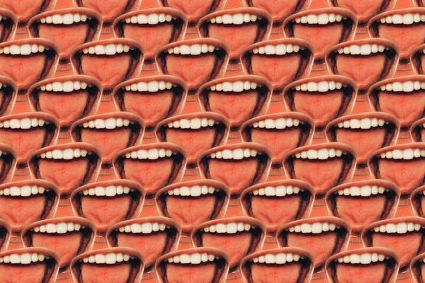 Genç adam yaklaşan bir dil gösteriyor. Yaratıcı arkaplan.