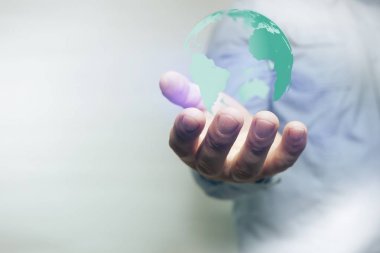 İnsan eli ve bulutsu toz dünyamızda korumak. Karışık teknik.