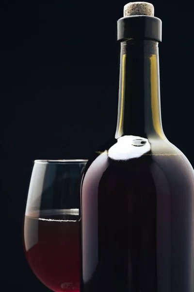 Close Bottle Red Wine Wineglass Black Background Behaid — Stock Photo, Image