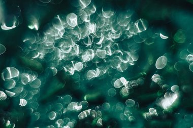 Yeşil arka planda güzel ışık bokeh.