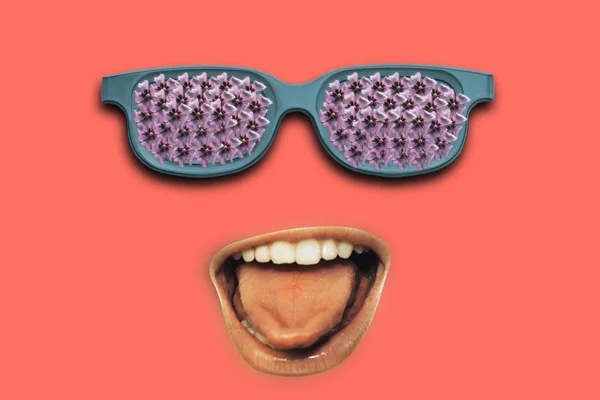 Der Offene Mund Zeigt Eine Zunge Mit Grüner Sonnenbrille Voller — Stockfoto