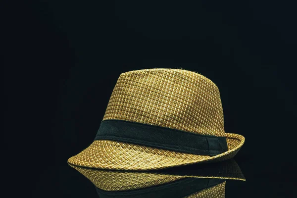 Straw Hat Black Glass Table Background — Stock Photo, Image