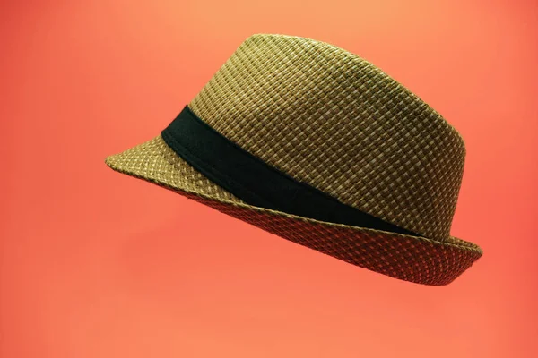 Beautiful Straw Hat Peach Background — Stock Photo, Image