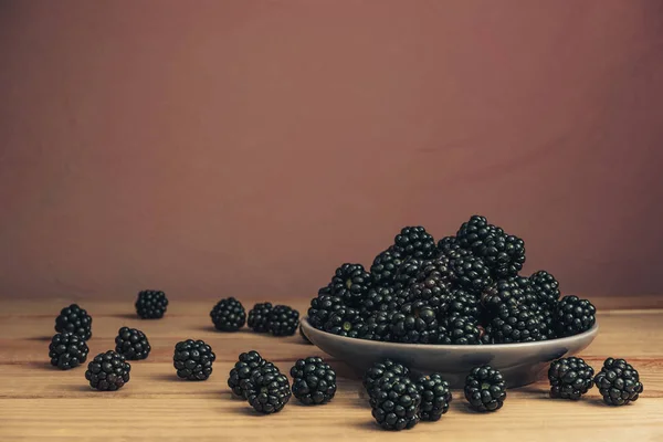 Fresh Blackberry Bowl Brown Wooden Table Dark Red Wall Background — Stock Photo, Image