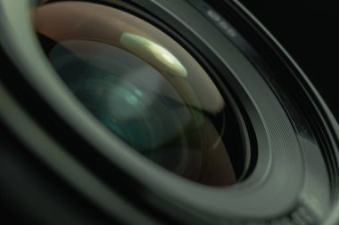 Güzel kamera objektifi arka plan yakın. Makro görünümü.