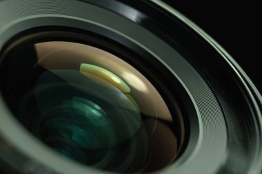 Güzel kamera objektifi arka plan yakın. Makro görünümü.