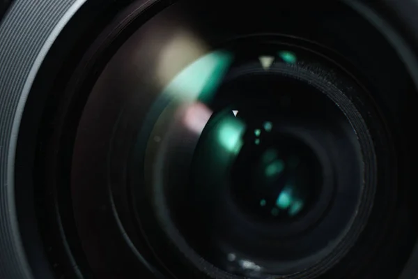 Sluiten Van Mooie Camera Lens Van Zwarte Achtergrond Macro Uitzicht — Stockfoto