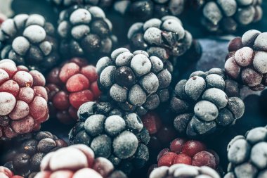 Taze dondurulmuş böğürtlen arka planı kapatın. Makro görünümü.