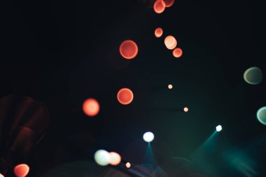 Koyu bir arka plan üzerinde güzel optik fiber mavi soğuk bokeh.