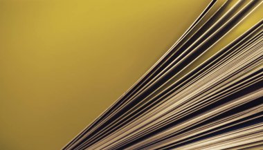 Sarı arka plan masasında güzel kitap üst görünümü kadar yakın.