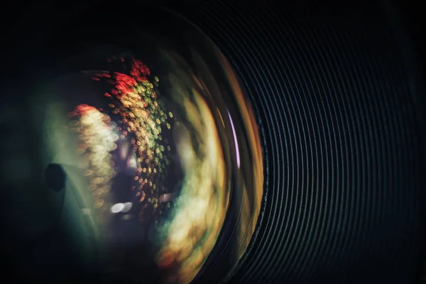 Feche Bela Lente Abertura Câmera Com Reflexos Vidro Claro Multicolorido — Fotografia de Stock