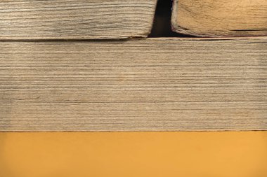 Kapa ve ders kitapları sayfaları arka plan. Makro görünümü.