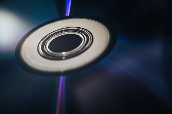 Nahaufnahme Schöne Und Dvd Disk Tape Farbigen Hintergrund — Stockfoto