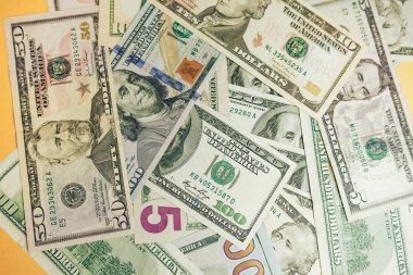 Güzel Dolarlar Arkaplanı 'nı kapatın. Amerikan, Amerikan Doları Nakit Para. Yüz Dolarlık Banknotlar. 