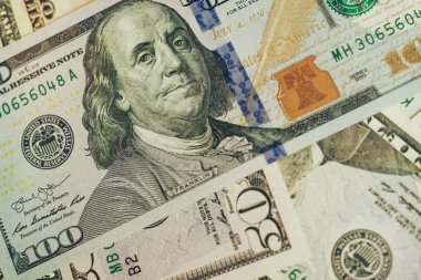 Güzel Dolarlar Arkaplanı 'nı kapatın. Amerikan, Amerikan Doları Nakit Para. Yüz Dolarlık Banknotlar. 