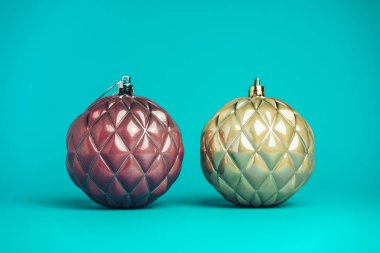 Aquamarine arka planında iki güzel Noel balosu..