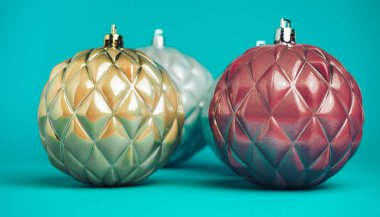 Aquamarine arka planında üç güzel Noel balosu..