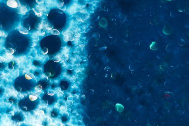 Mavi arka planda güzel soyut bokeh.