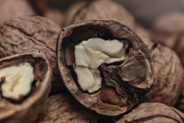 Taze ceviz arkaplanını kapat. Makro görünüm.