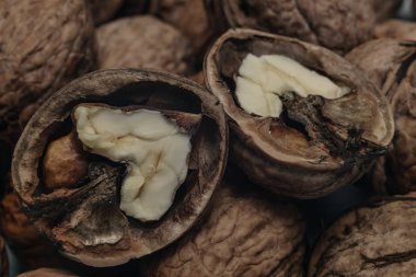 Taze ceviz arkaplanını kapat. Makro görünüm.