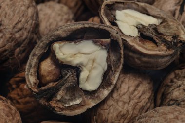 Taze ceviz arkaplanını kapat. Makro görünüm.