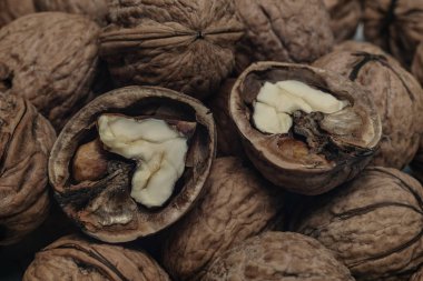 Taze ceviz arkaplanını kapat. Makro görünüm.