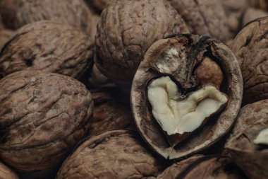 Taze ceviz arkaplanını kapat. Makro görünüm.