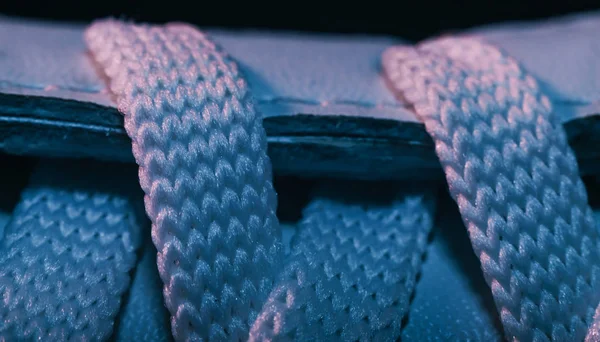 Cerrar Hermosas Zapatillas Blancas Con Textura Fondo Claro Color Macro —  Fotos de Stock