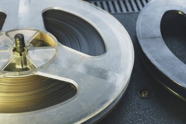 Eski tip makaralı teyp kayıt arkaplanını kapat.