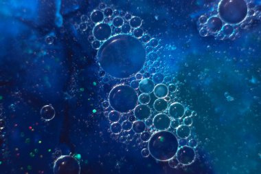 Tasarım için güzel soyut mavi baloncuklar arka plan deseni. Arkaplan, pankart için sıvı dokusu.