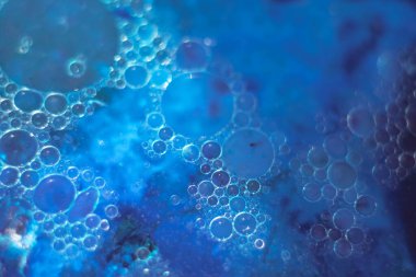 Tasarım için güzel soyut mavi baloncuklar arka plan deseni. Arkaplan, pankart için sıvı dokusu.