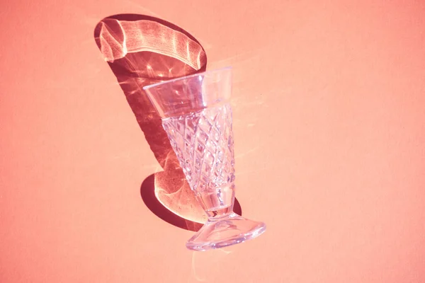 Piękny Abstrakcyjny Tło Wino Szkło Promienie Załamujące Koralowy Pastel Kolor — Zdjęcie stockowe
